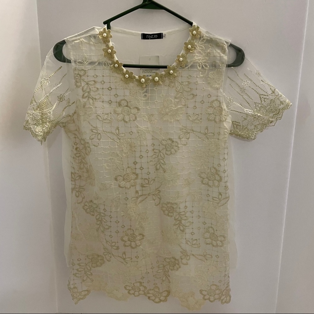 Finejo Sheer Lace NWT Pearl Embossed Top